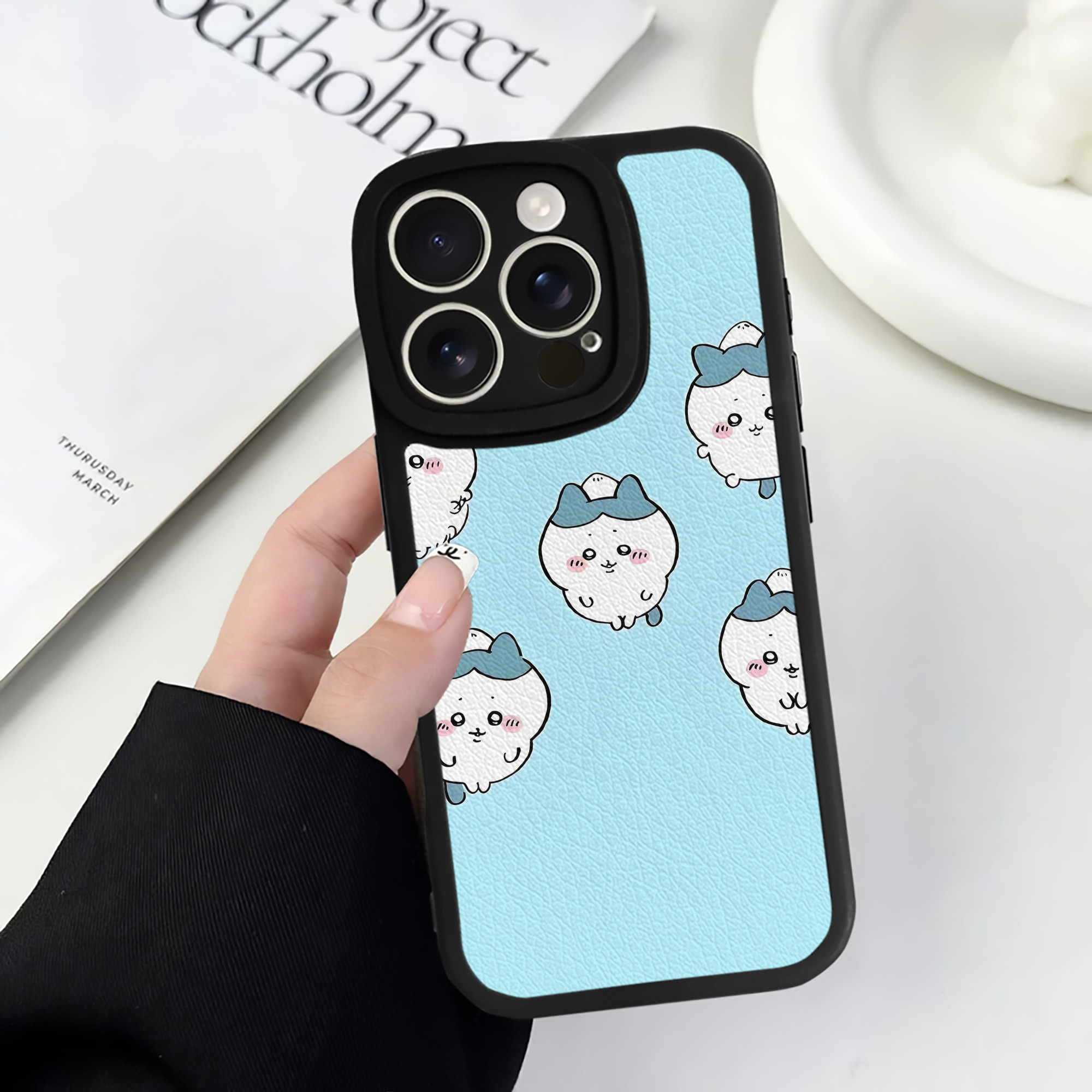 （画像用） ちいかわ Chii-kawa 【iPhone 16シリーズ対応】シリコンスマホケース（レザー調） 材質：シリコン